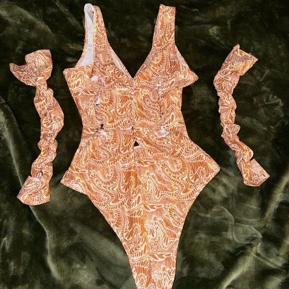 Demensional Daze bodysuit & sleeves - Picture 2 of 4